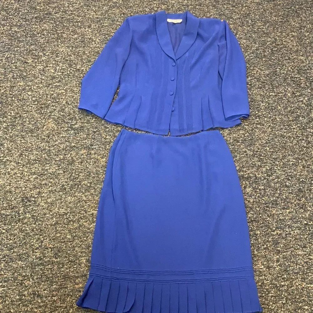Danny & Nicole Royal Blue 2 pc Skirt set sz. 8